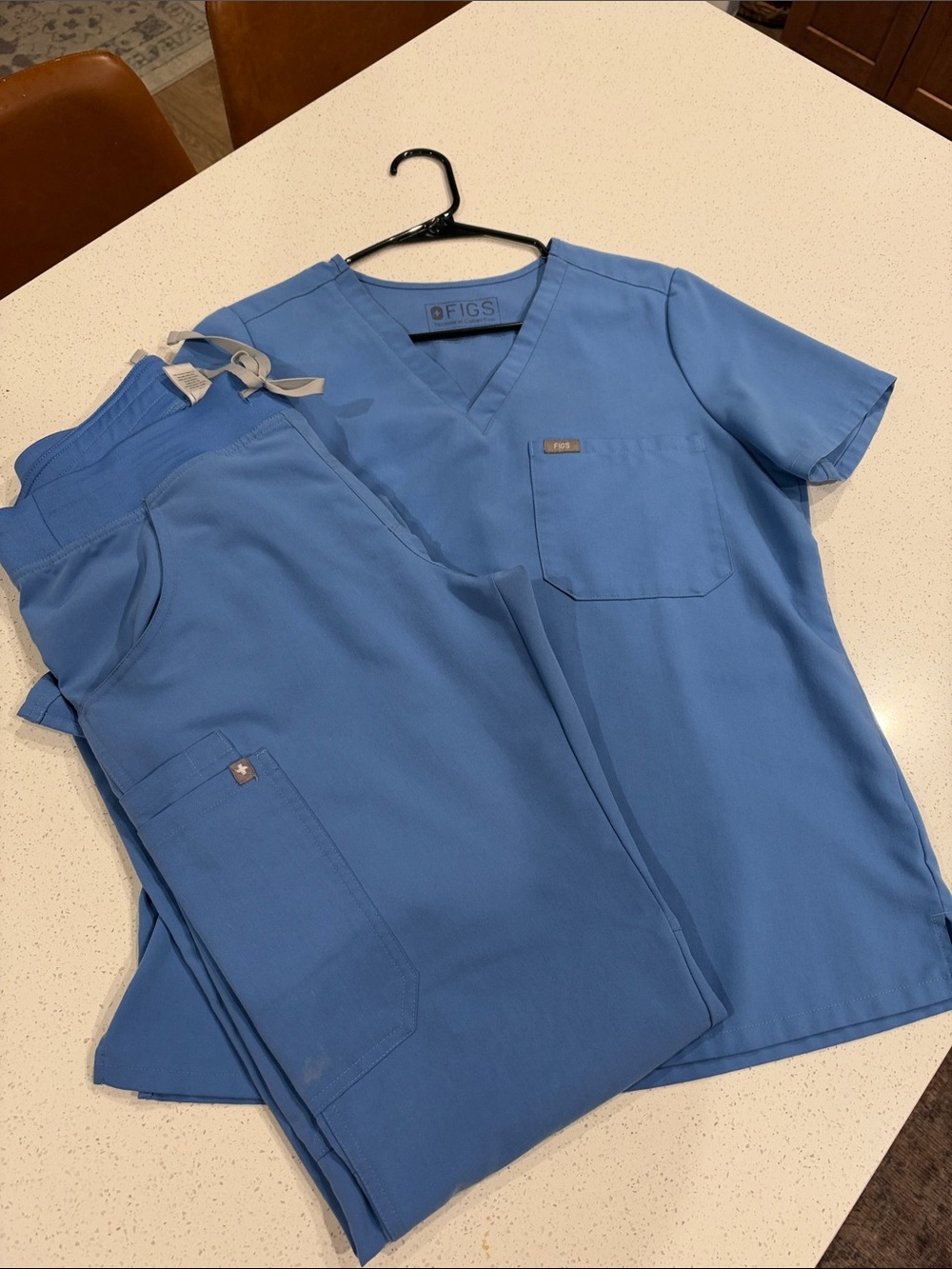 Figs Men's Short Sleeve Medical Top and Pants in Light Blue